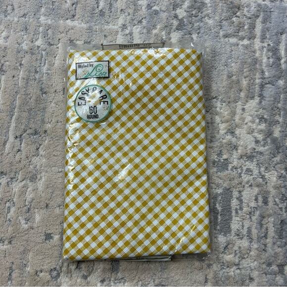 NOS Styled by Lisa 60” Round Vinyl Tablecloth Harvest Gold & White Check 1970s - Picture 8 of 8